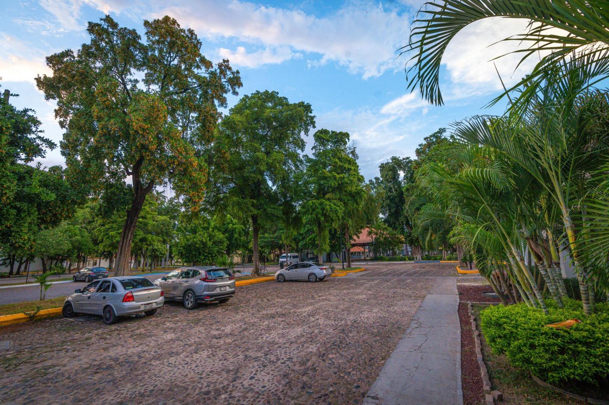 Hotel Inhouse Select Hacienda Tres Rios Culiacán Exterior foto