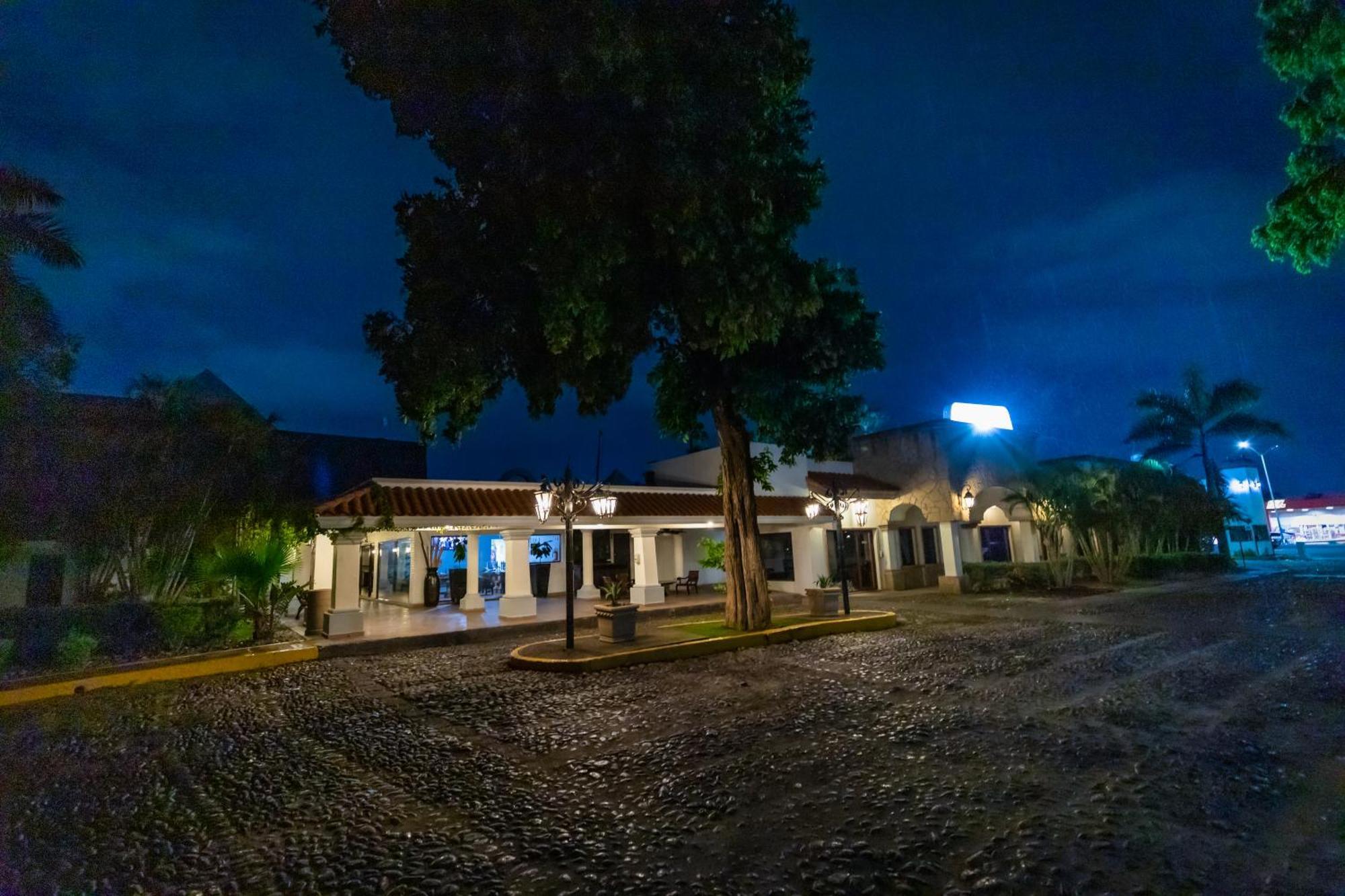 Hotel Inhouse Select Hacienda Tres Rios Culiacán Exterior foto